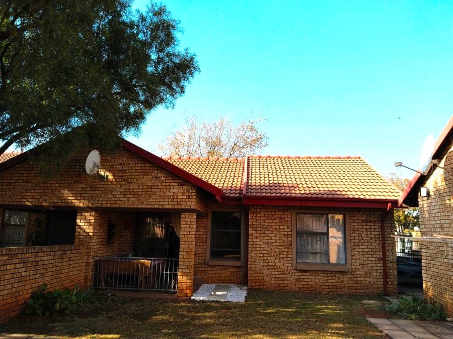 2 Bedroom Property for Sale in Kookrus Gauteng