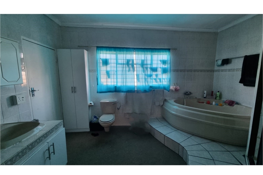 4 Bedroom Property for Sale in Petersfield Gauteng