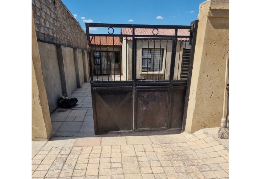 2 Bedroom Property for Sale in Umthambeka Gauteng