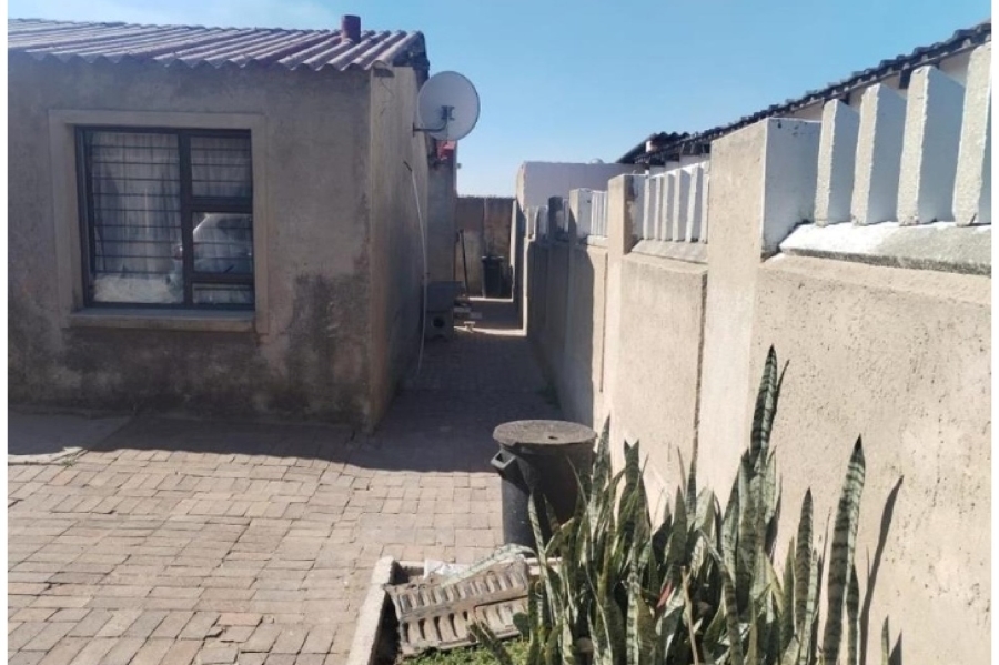 2 Bedroom Property for Sale in Umthambeka Gauteng