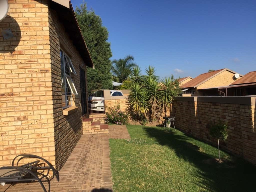 To Let 2 Bedroom Property for Rent in Honeydew Manor Gauteng