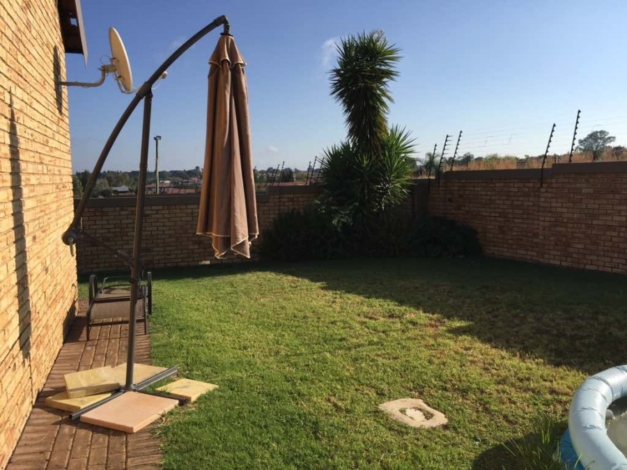 To Let 2 Bedroom Property for Rent in Honeydew Manor Gauteng