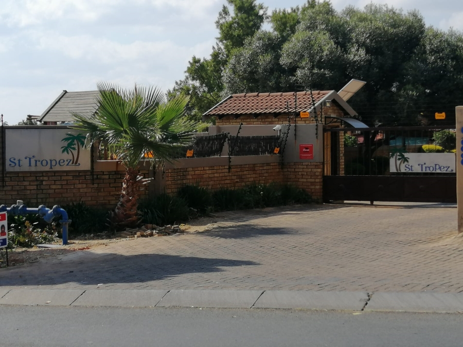 To Let 2 Bedroom Property for Rent in Honeydew Manor Gauteng