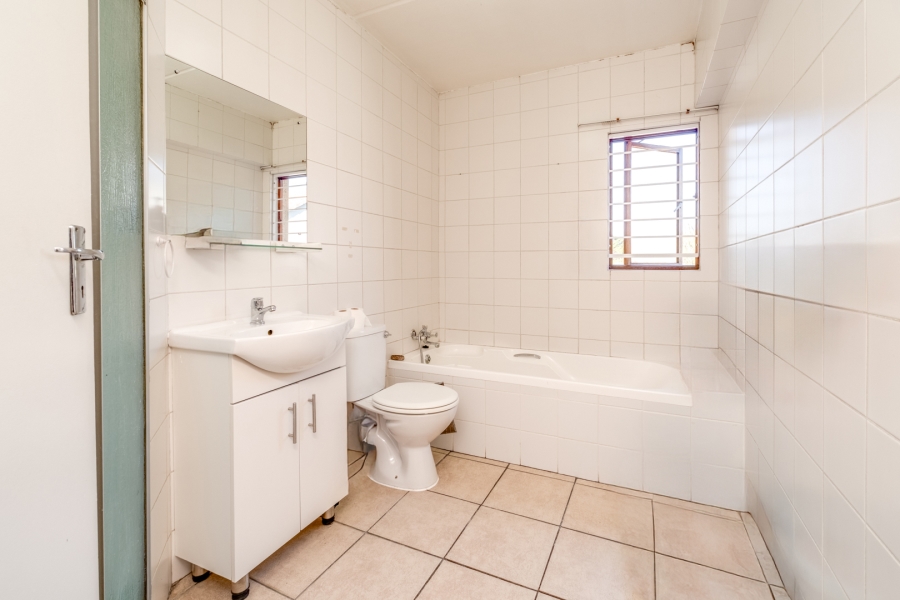2 Bedroom Property for Sale in Magaliessig Gauteng