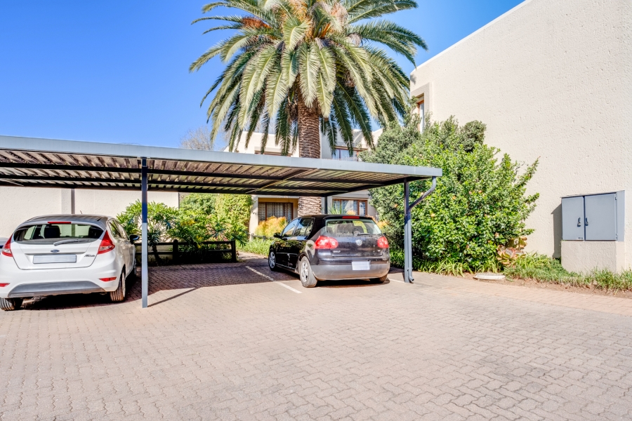 2 Bedroom Property for Sale in Magaliessig Gauteng