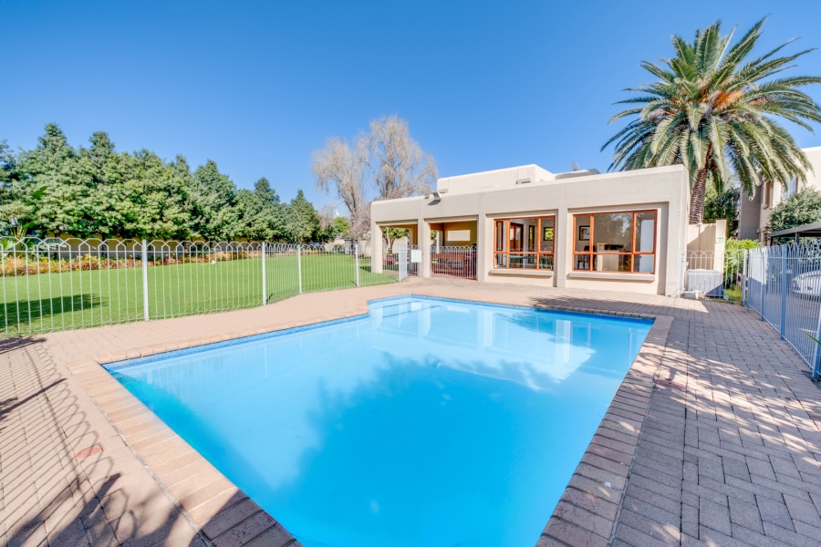 2 Bedroom Property for Sale in Magaliessig Gauteng