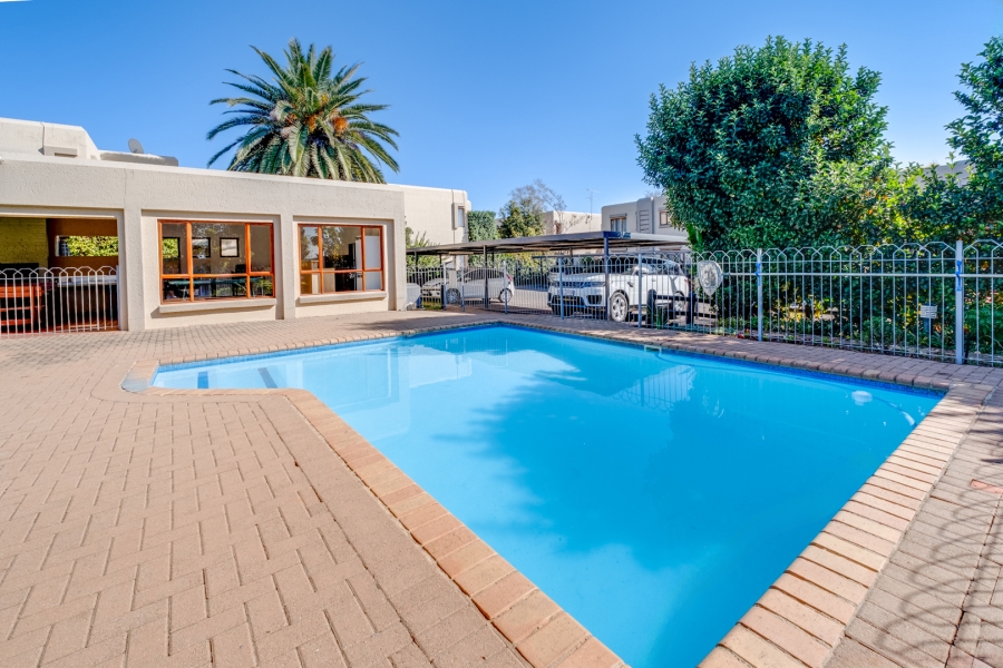 2 Bedroom Property for Sale in Magaliessig Gauteng