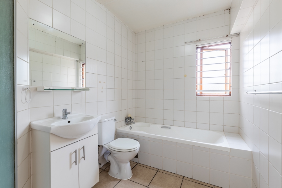 2 Bedroom Property for Sale in Magaliessig Gauteng