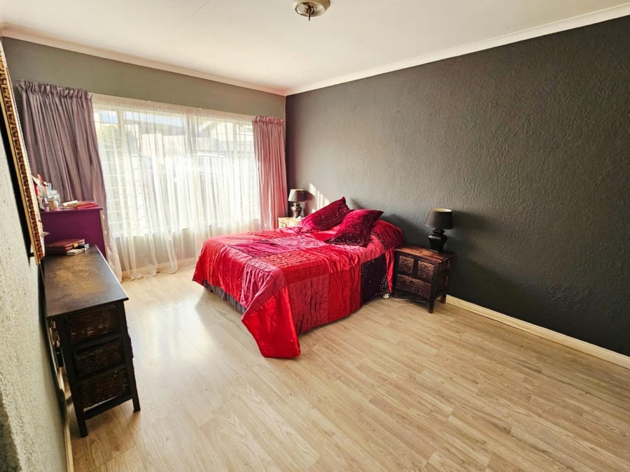 4 Bedroom Property for Sale in Doringkloof Gauteng