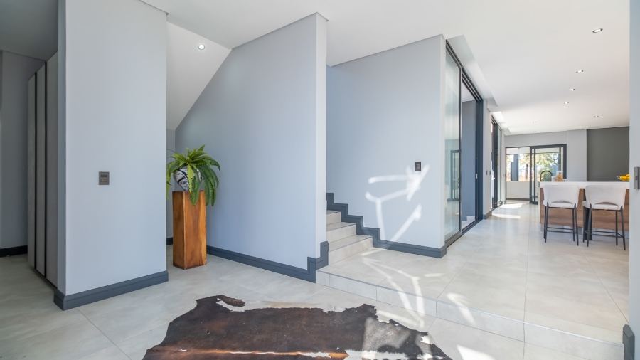 5 Bedroom Property for Sale in Midstream Ridge Gauteng