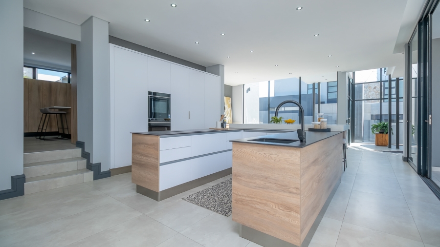 5 Bedroom Property for Sale in Midstream Ridge Gauteng