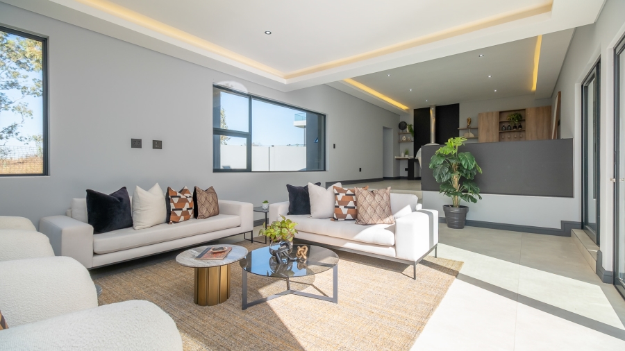 5 Bedroom Property for Sale in Midstream Ridge Gauteng