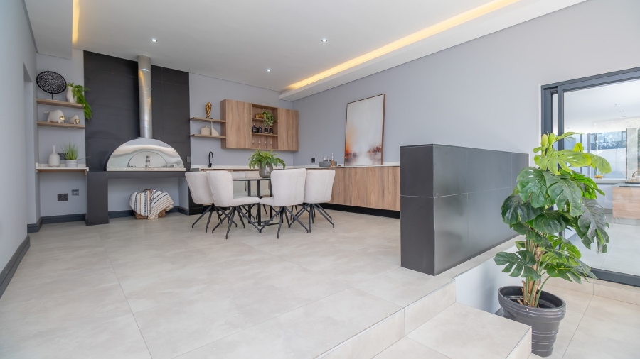 5 Bedroom Property for Sale in Midstream Ridge Gauteng