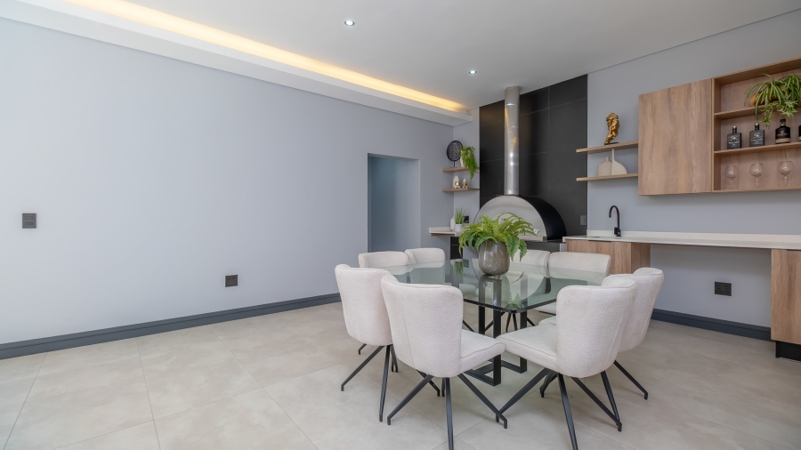 5 Bedroom Property for Sale in Midstream Ridge Gauteng