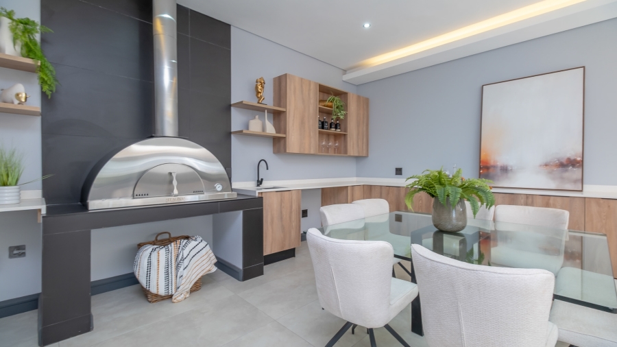 5 Bedroom Property for Sale in Midstream Ridge Gauteng