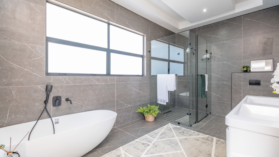 5 Bedroom Property for Sale in Midstream Ridge Gauteng
