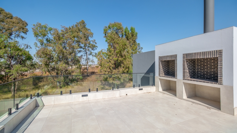 5 Bedroom Property for Sale in Midstream Ridge Gauteng