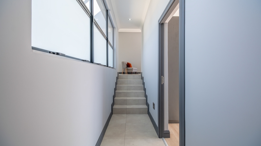 5 Bedroom Property for Sale in Midstream Ridge Gauteng