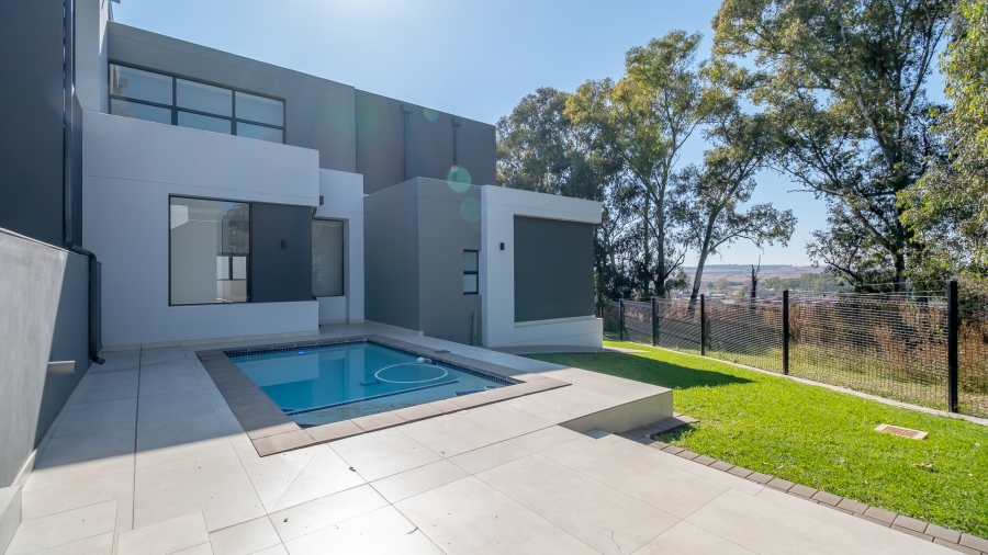 5 Bedroom Property for Sale in Midstream Ridge Gauteng