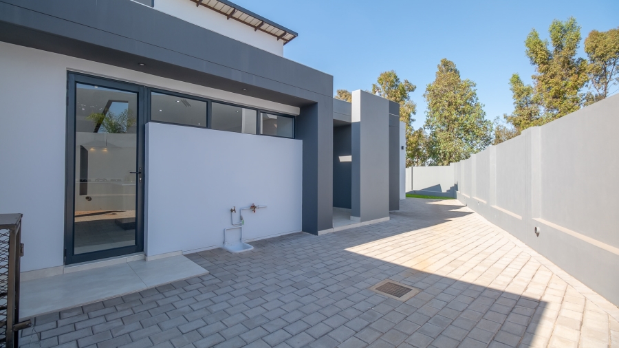 5 Bedroom Property for Sale in Midstream Ridge Gauteng