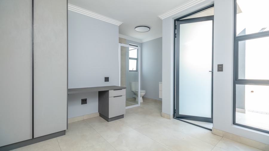 5 Bedroom Property for Sale in Midstream Ridge Gauteng