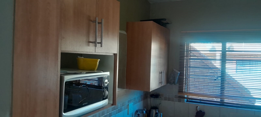 2 Bedroom Property for Sale in Greenhills Gauteng
