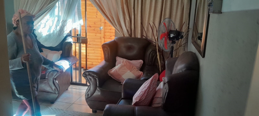 2 Bedroom Property for Sale in Greenhills Gauteng