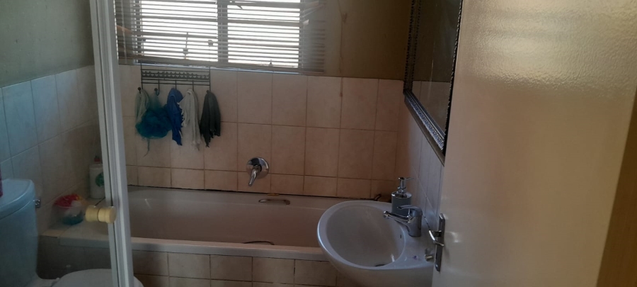 2 Bedroom Property for Sale in Greenhills Gauteng