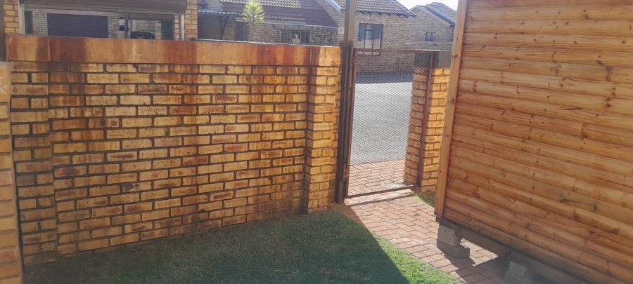 2 Bedroom Property for Sale in Greenhills Gauteng