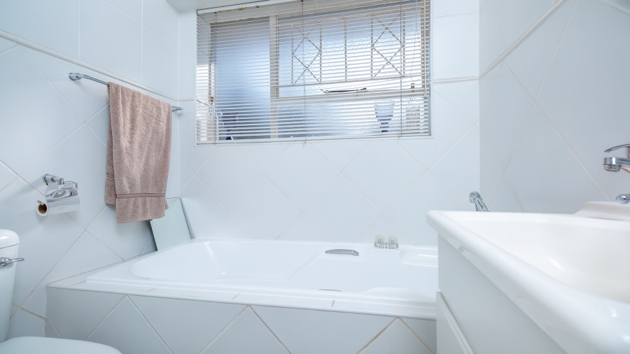 2 Bedroom Property for Sale in Linden Gauteng