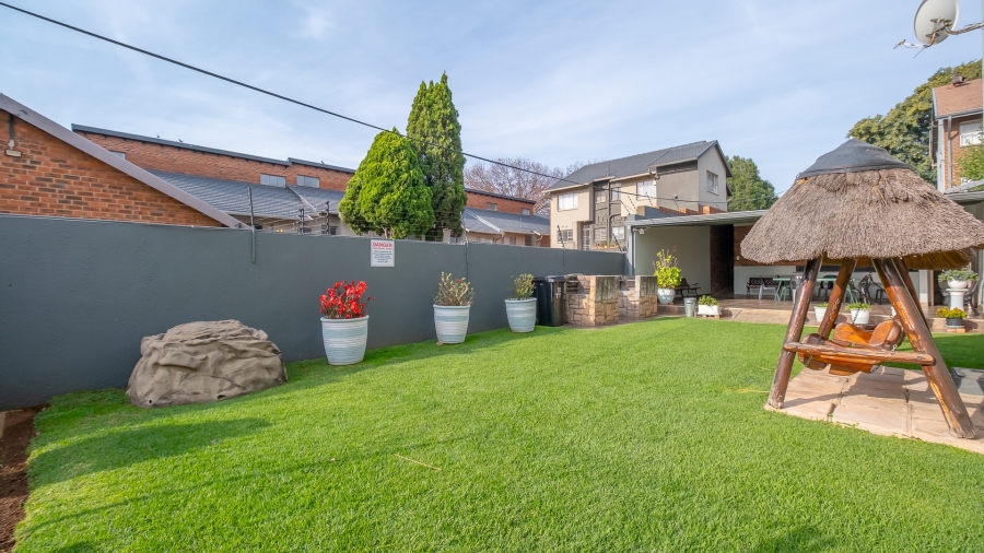 2 Bedroom Property for Sale in Linden Gauteng