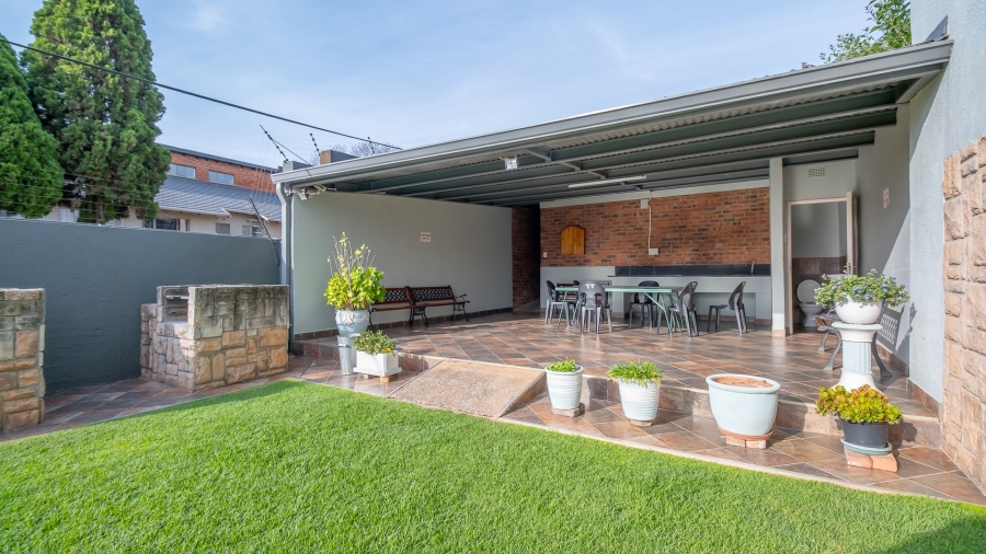 2 Bedroom Property for Sale in Linden Gauteng