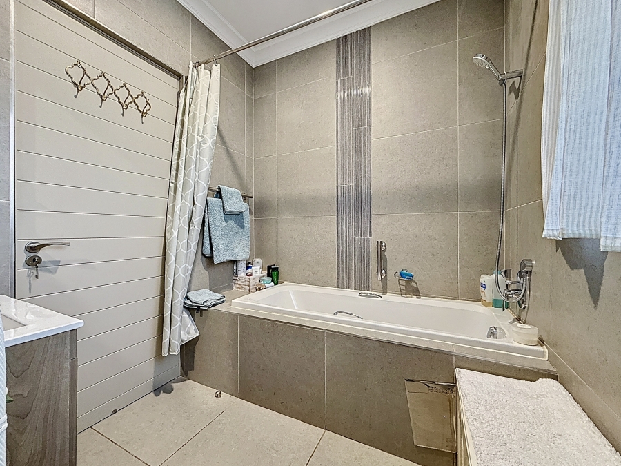 3 Bedroom Property for Sale in Waterkloof Ridge Gauteng