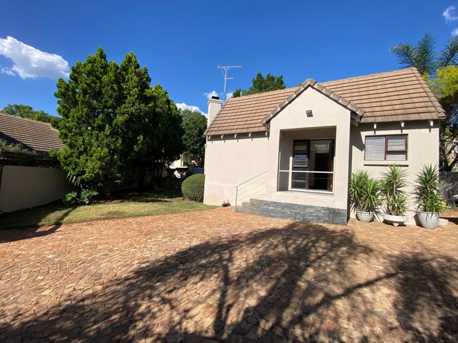 To Let 2 Bedroom Property for Rent in Douglasdale Gauteng