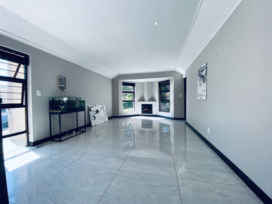 To Let 2 Bedroom Property for Rent in Douglasdale Gauteng