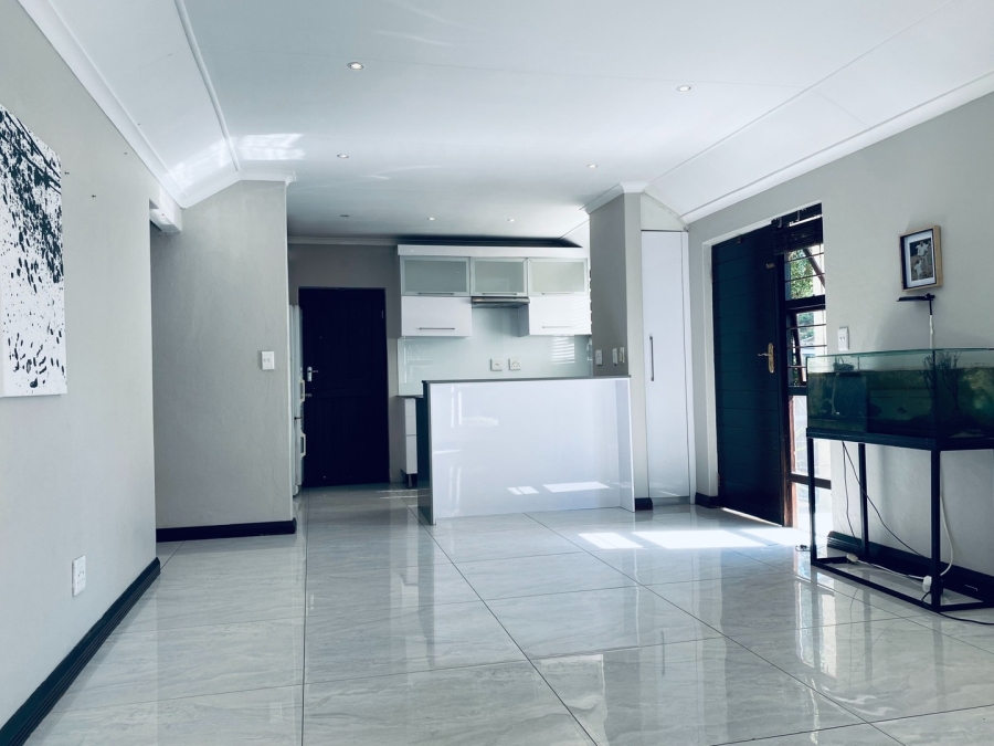 To Let 2 Bedroom Property for Rent in Douglasdale Gauteng