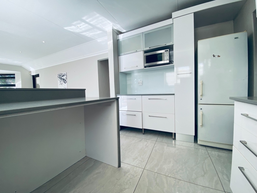 To Let 2 Bedroom Property for Rent in Douglasdale Gauteng