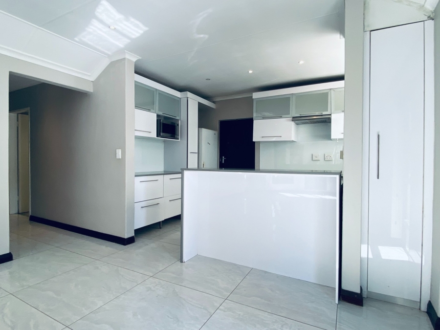 To Let 2 Bedroom Property for Rent in Douglasdale Gauteng