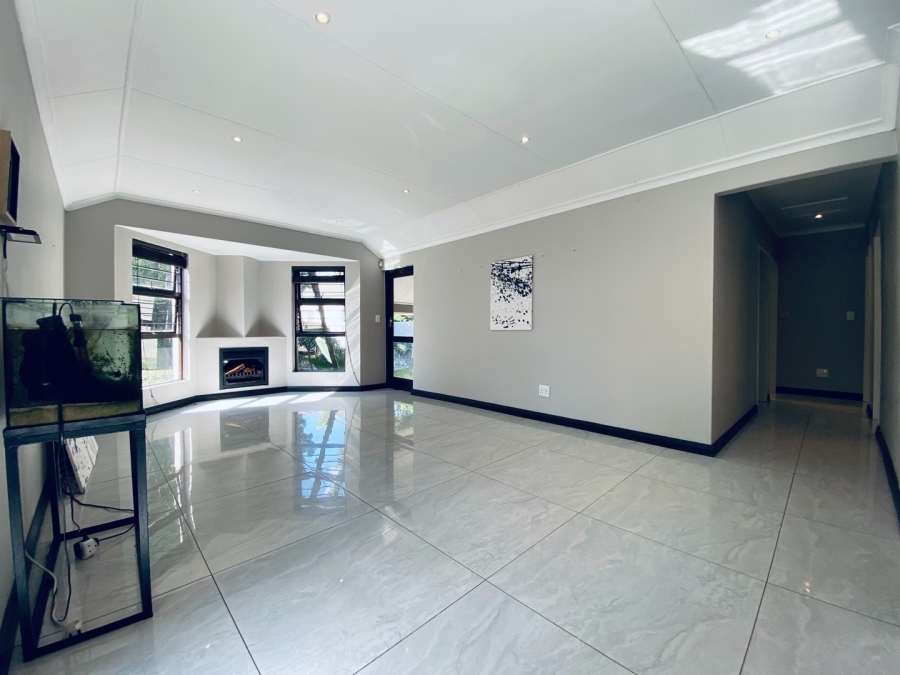 To Let 2 Bedroom Property for Rent in Douglasdale Gauteng