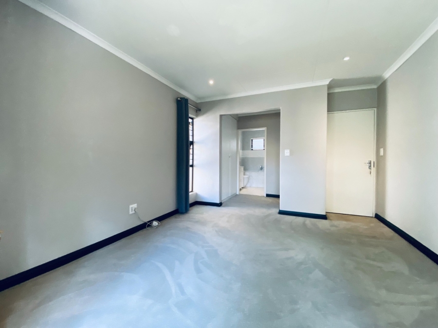 To Let 2 Bedroom Property for Rent in Douglasdale Gauteng