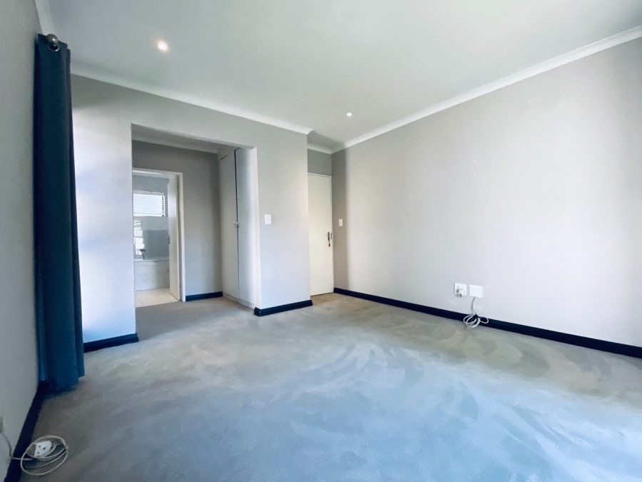To Let 2 Bedroom Property for Rent in Douglasdale Gauteng