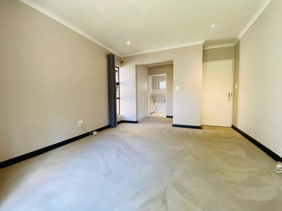 To Let 2 Bedroom Property for Rent in Douglasdale Gauteng