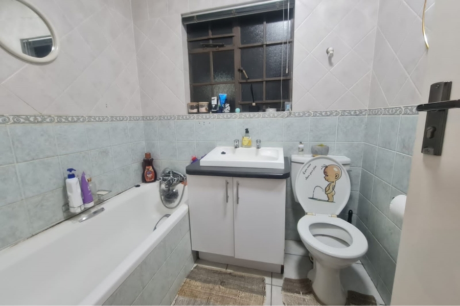 2 Bedroom Property for Sale in Roodepoort West Gauteng