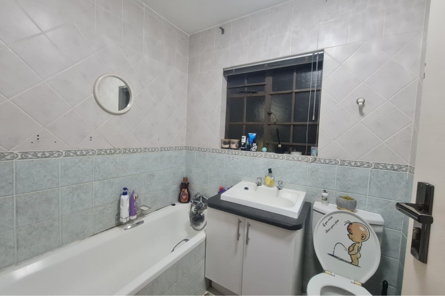 2 Bedroom Property for Sale in Roodepoort West Gauteng