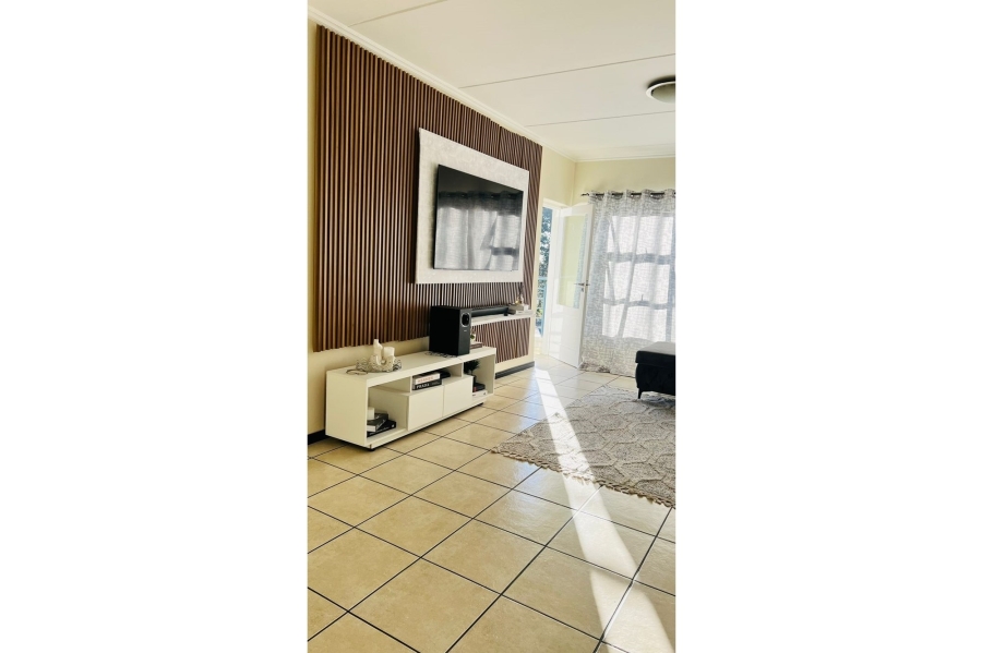 2 Bedroom Property for Sale in Greenstone Hill Gauteng
