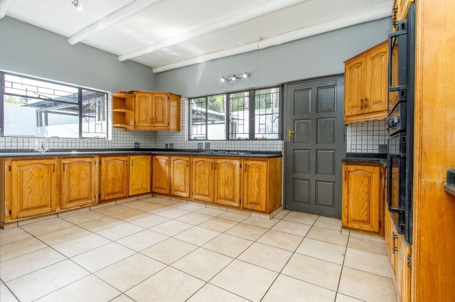 10 Bedroom Property for Sale in Parktown Gauteng