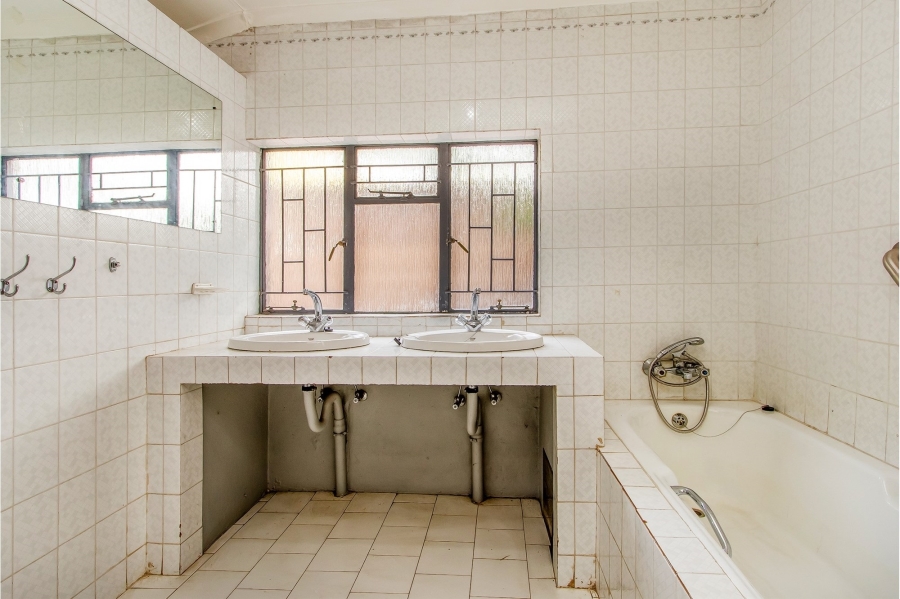 10 Bedroom Property for Sale in Parktown Gauteng