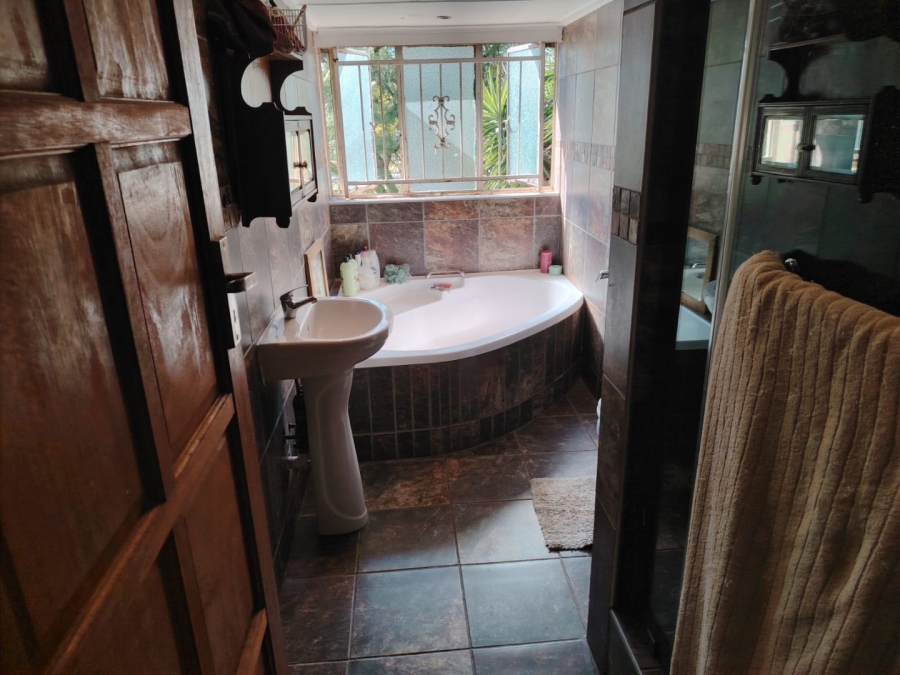 4 Bedroom Property for Sale in Greenhills Gauteng