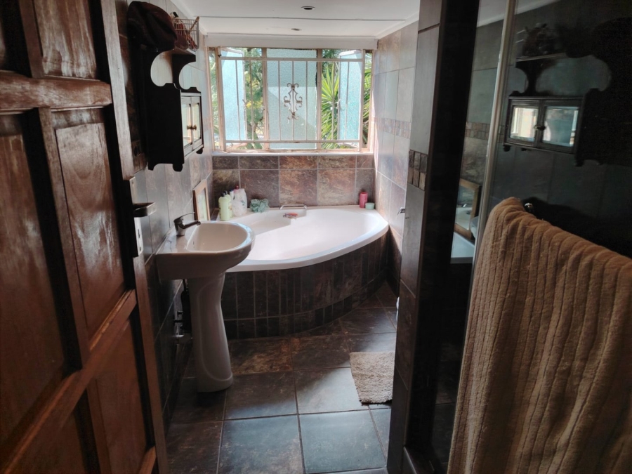 4 Bedroom Property for Sale in Greenhills Gauteng