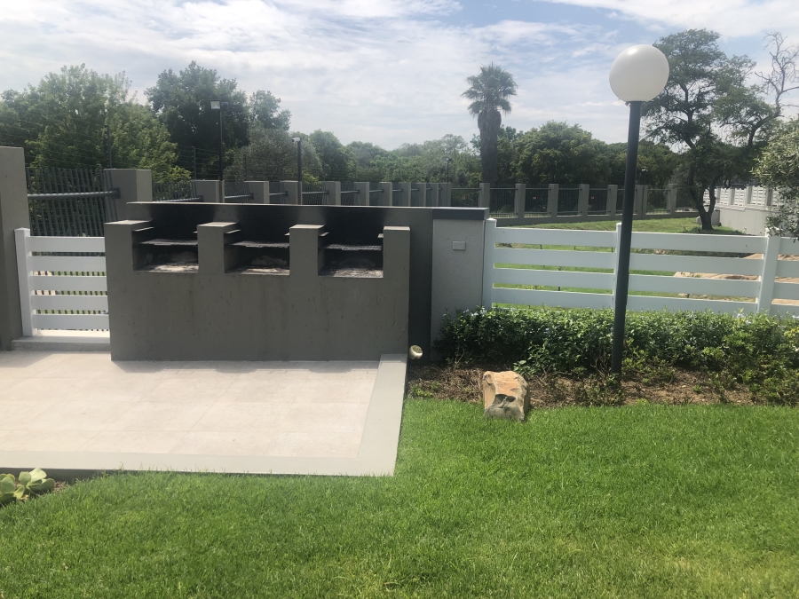 To Let 2 Bedroom Property for Rent in Lonehill Gauteng